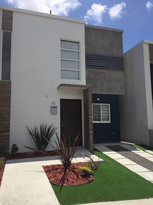 Frente de la casa - Front of the house