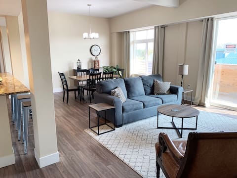 Beautiful Updated Condo In Grand Haven!