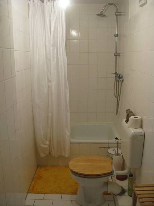 bathroom with all you need for feeling fresh ;)