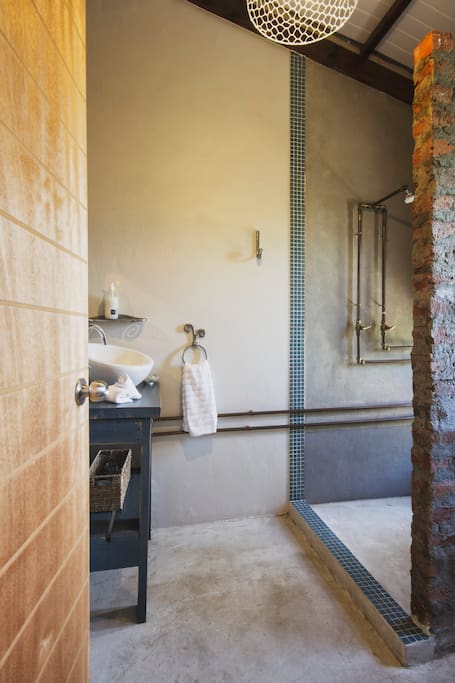 En-suite bathroom with shower