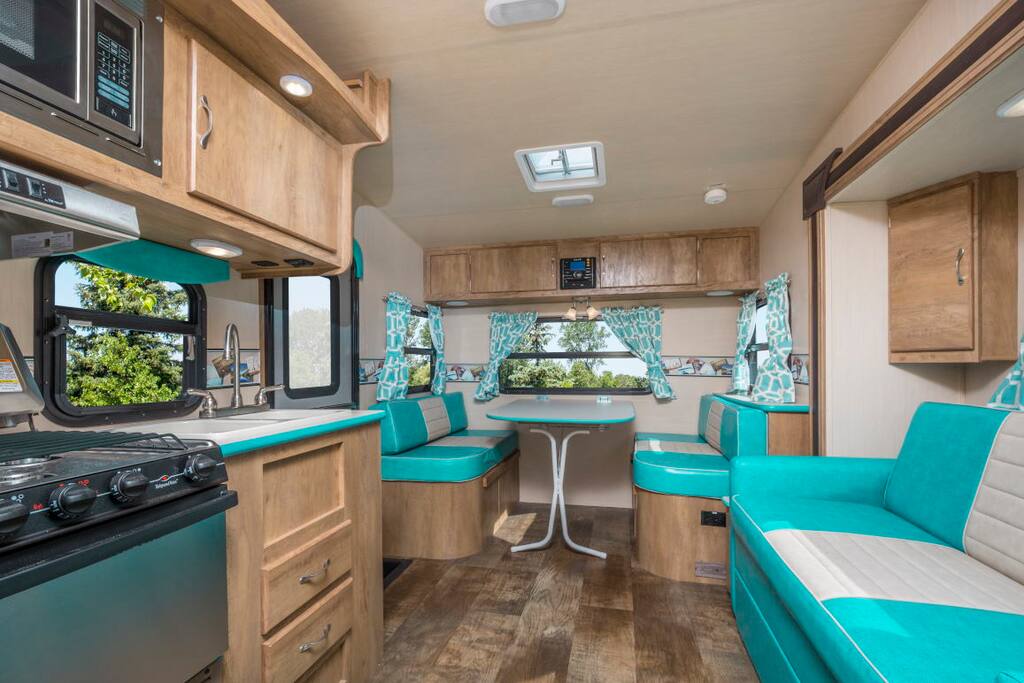 1950s Style with Modern Amenities