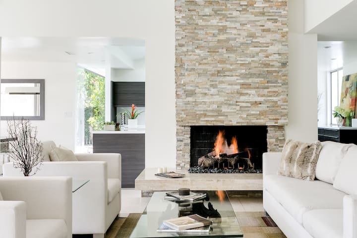 Masterpiece, Views, Private with Walls of Glass gallery image 2