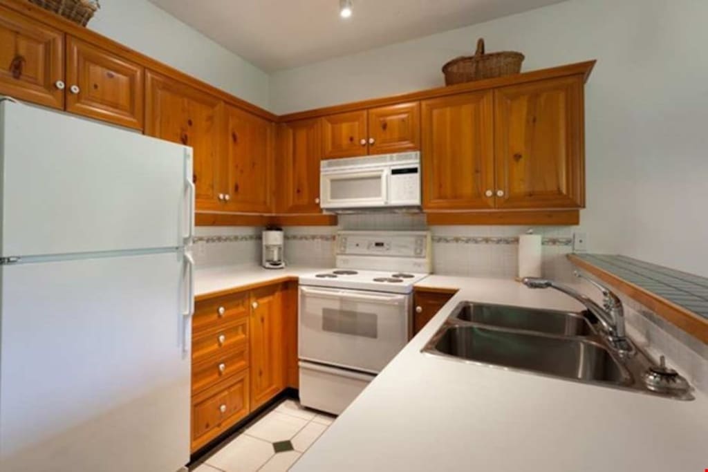 Cook meals with ease while on vacation in the fully-equipped kitchen.