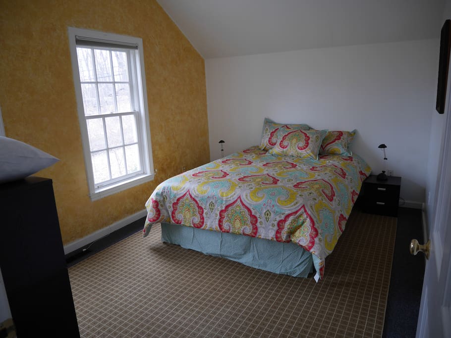 The bedroom is a separate room and is very cosy and private. Brand new queen size tempurpedic bed will give you a good night's sleep.