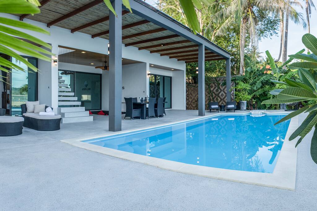 Terrace and swimming pool