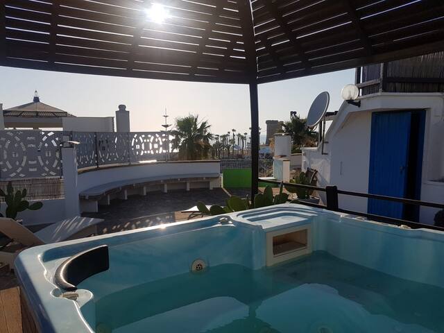 prestigiosa villa privata fronte mare gallery image 2