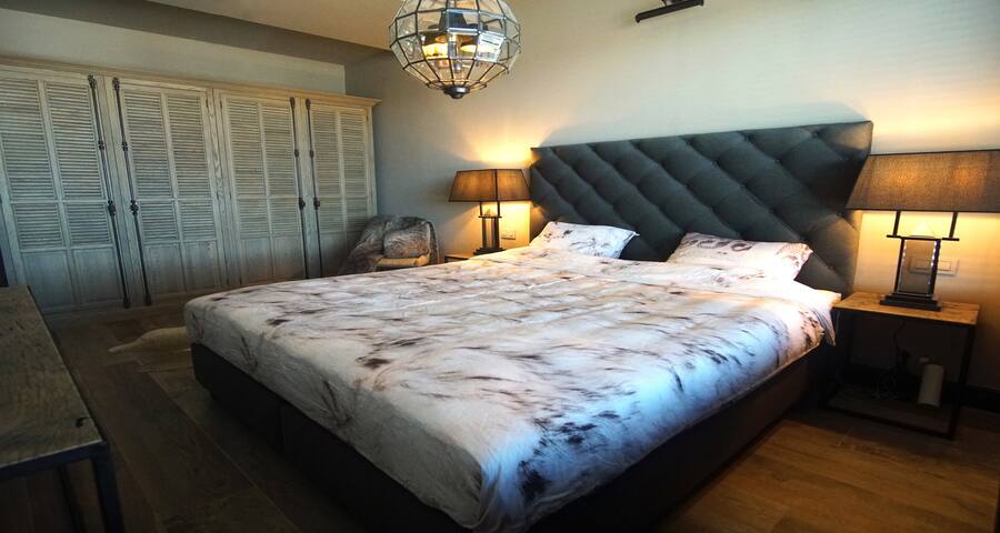 Luxurious Condo in Antwerp (incl. Indoor Parking) gallery image 5