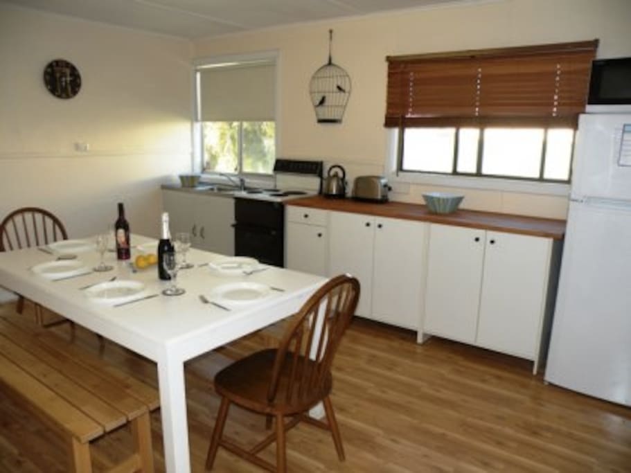 Full Kitchen and dining