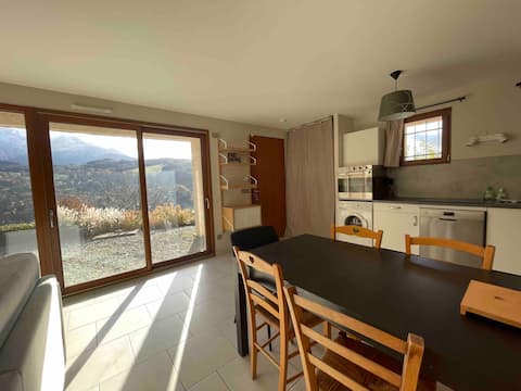 Top performing Airbnb: 3-room apartment on the ground floor near 7 Laux station in Les Adrets
