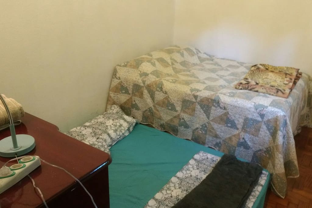 Quarto 1 - acolhemos grupos de até 4 casais, ou 8 pessoas.