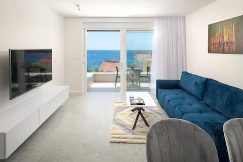 Successful Airbnb property: Spacious sea view beachfront apartment with pool in Općina Rogoznica