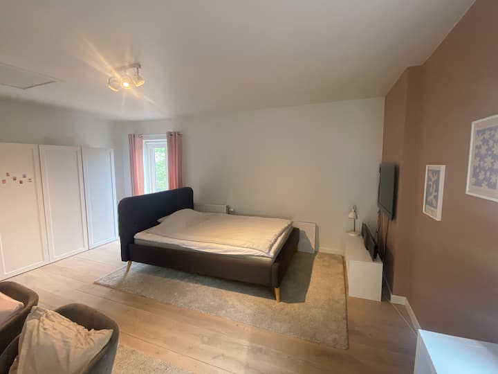 卧室4 -双人床，宽敞