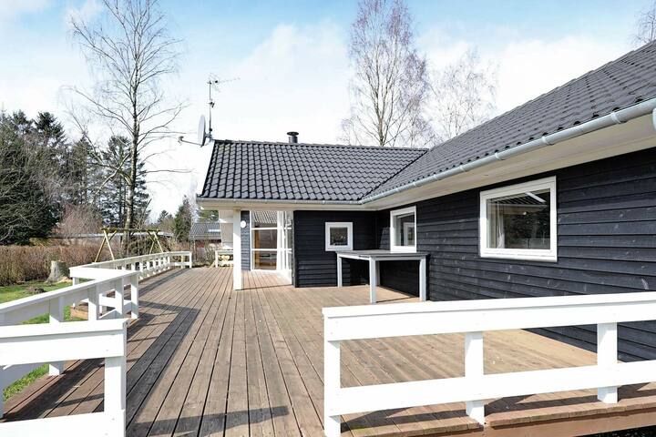 Grand Holiday Home in Fårvang with Sauna - Houses for Rent in Fårvang,  Denmark