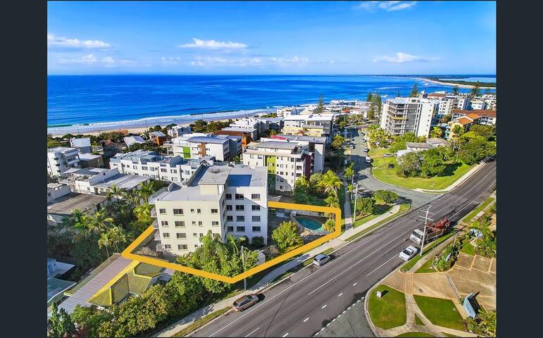 Private 2 Bedroom Apt, 400m from Kings Beach