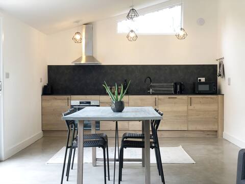 Stylish hideaway near the Downs