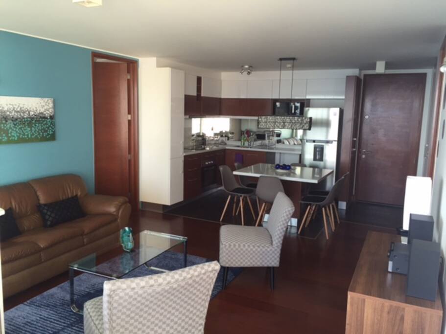 Spacious living and dining room fully equipped/Amplio living-comedor.