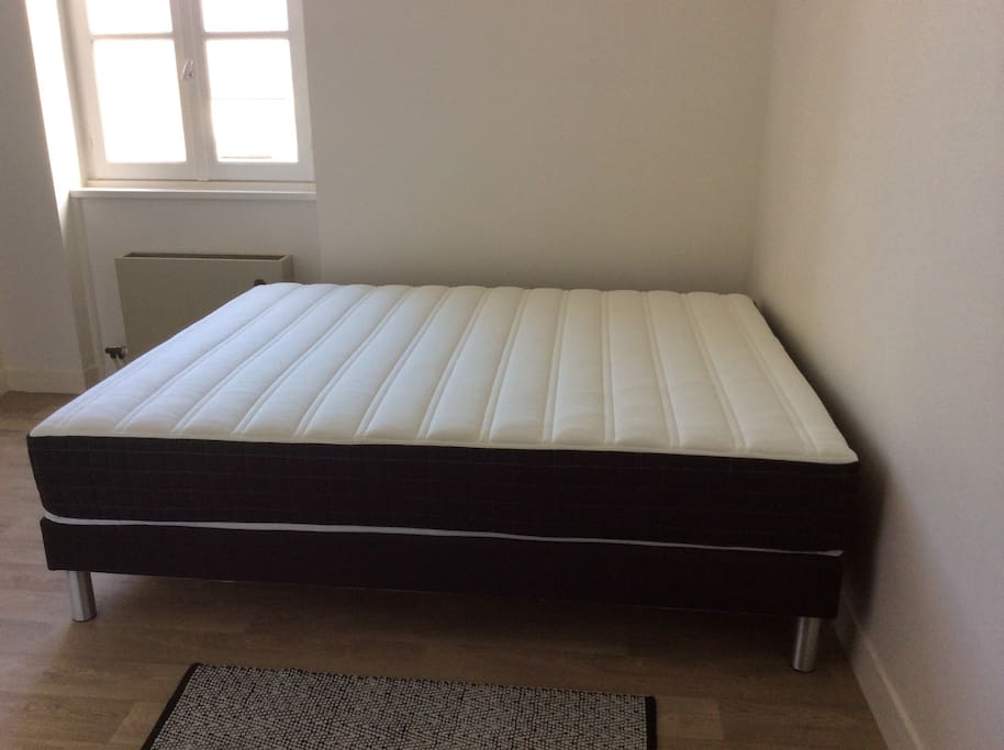 Lit neuf et de bonne qualité