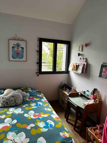 Belle maison de famille avec jardin & piscine gallery image 5