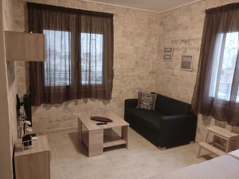 Apartment in the center by the beach , WiFi !