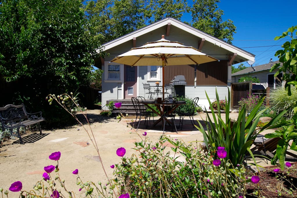 Have lunch, dinner or just relax in the backyard or on the deck.