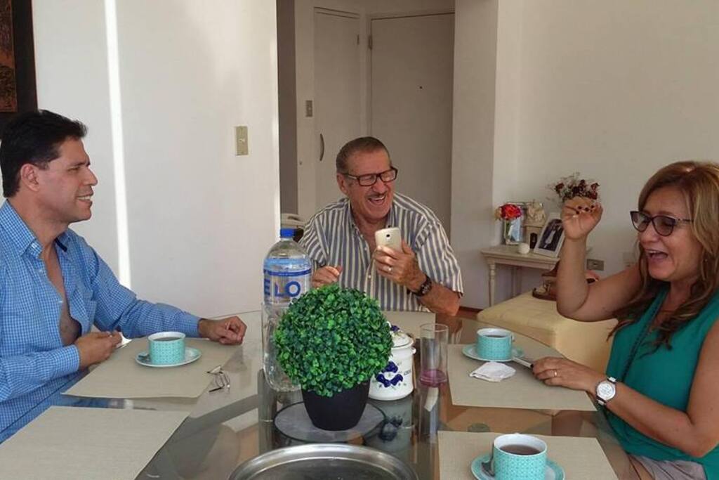 Como en familia con los huespedes
