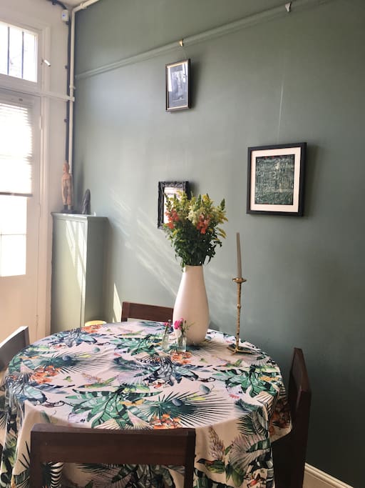 Dining table that can extend to seat 8