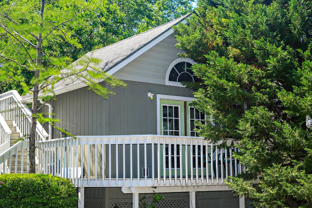 Perfect for the adventuring couple, centrally located to South Walton!