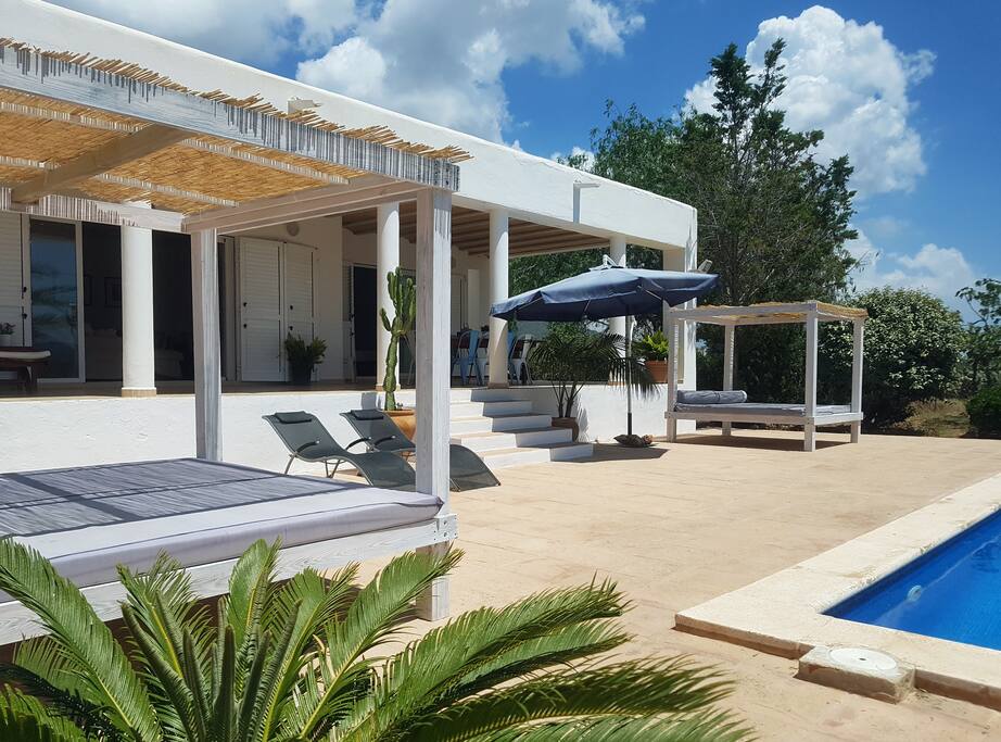 Spacious garden and terrace