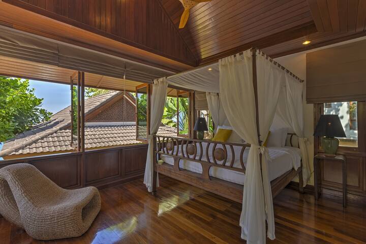 Villa Sunyata - Bedroom #3 with four poster King Bed