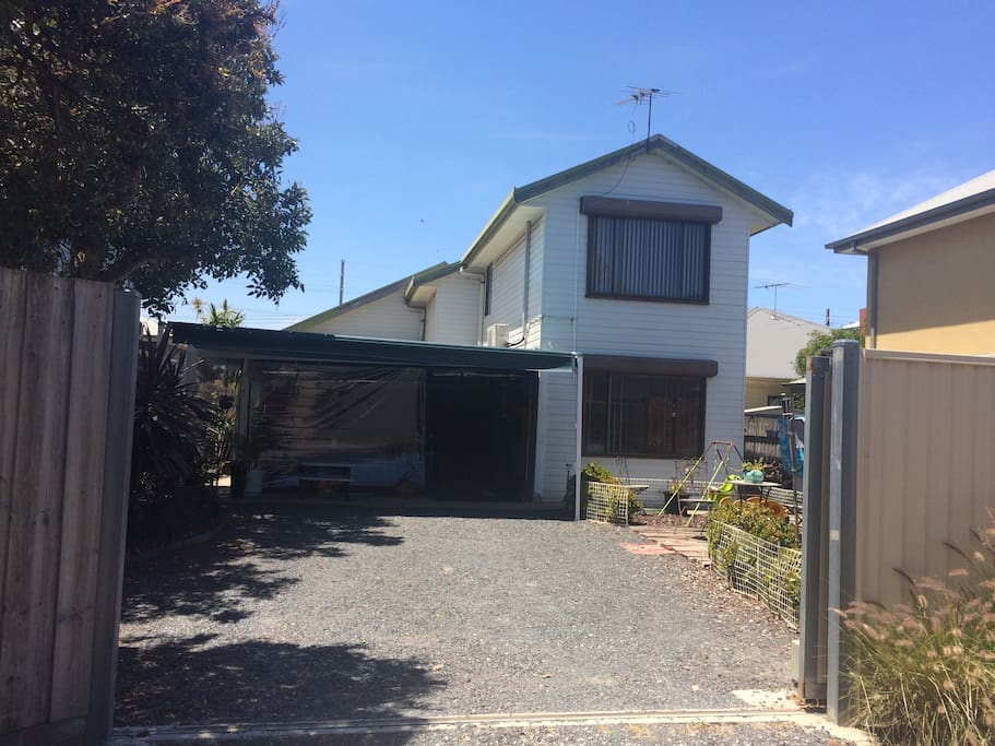 Access to the apartment is at the rear lane which makes for a very private setting and safe for children when walking to the beach from here down the side street one few house block then onto the beach. Approx. 2 minute walk then onto the beach. Excellent for parents with small children.