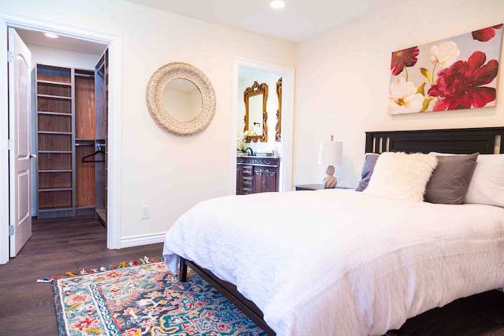 LUXURY 4 BDR HIGH-TECH HOUSE IN PERFECT LOCATION gallery image 2