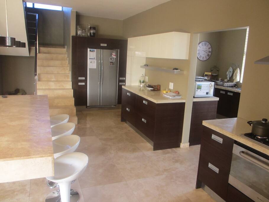 Kitchen and breakfast table