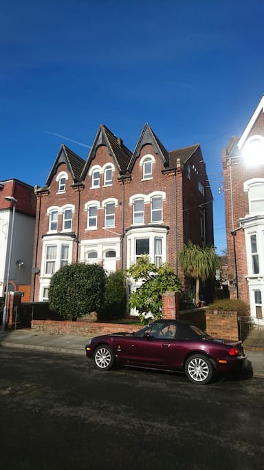 Attractive Edwardian building in one of the most sought after neighbourhoods in Portsmouth.
