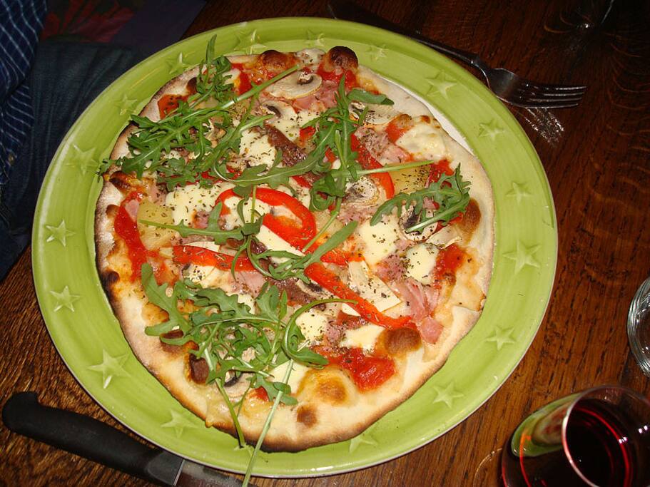 Soirée pizza au feu de bois dans notre carnotzet