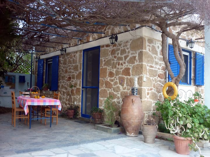 Stone Cottage 15min walk from beach