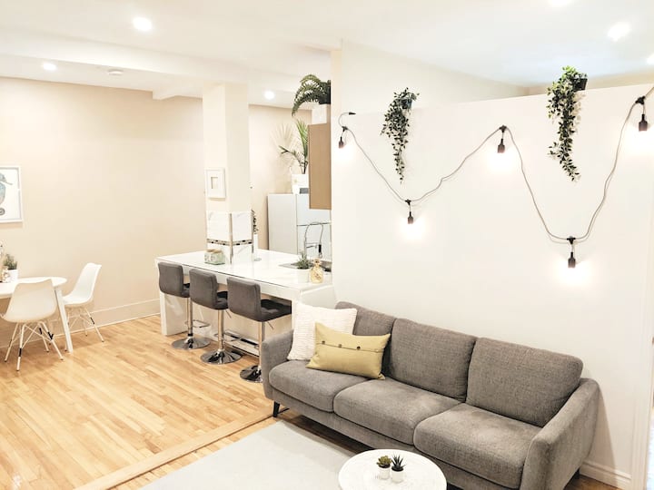Stylish - Top Location - Sleeps 6 - Parking Nearby - Longueuil