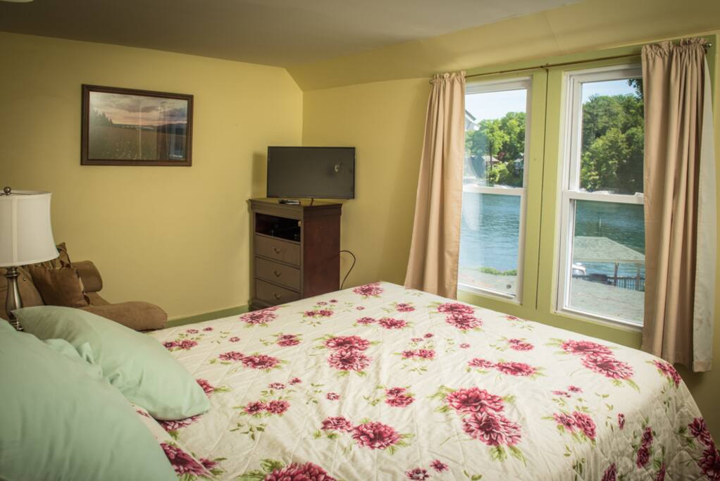 Captain' Quarters bedroom