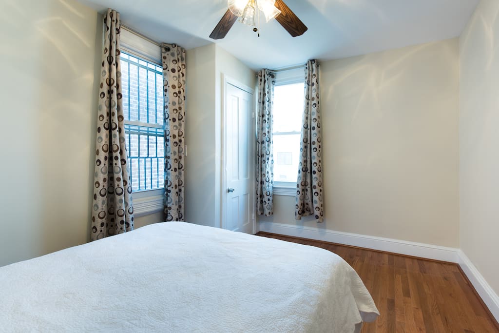 Enjoy a restful night sleep in this queen -size bed. This second bedroom is airy with lots of room for storing your suitcase and other travel essential.
