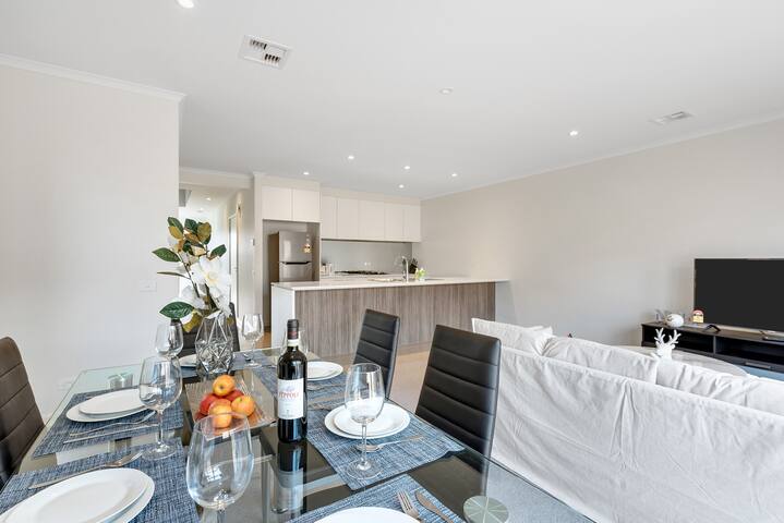 30%OFF3bedder2.5bathtownhousein Harcrest Community gallery image 5