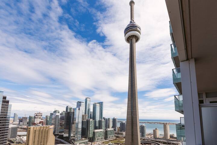 Luxury Condo in downtown CN Tower MTCC TIFF Union gallery image 2