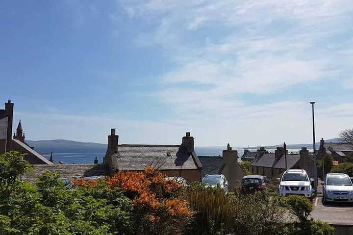 No 5 Central Stromness Self Catering with Seaview