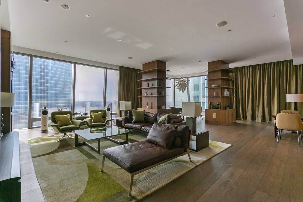 Spacious living room