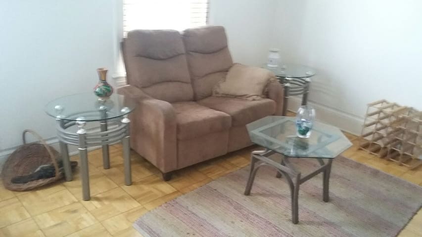 Perfectly located 1 bdr Downtown Ottawa w/parking*