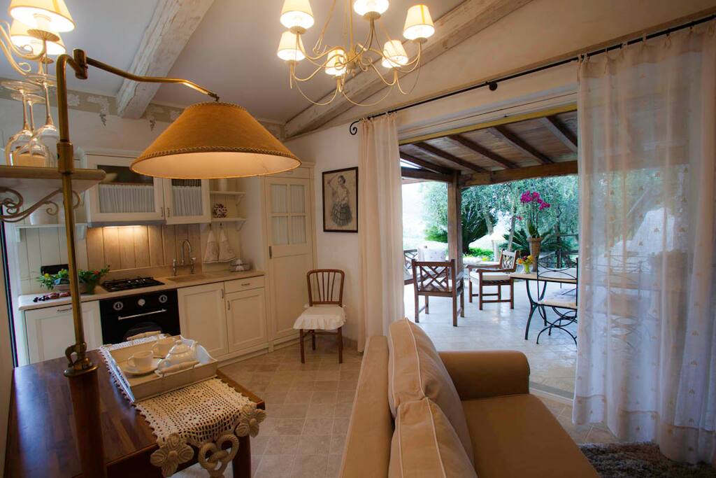 Soggiorno/cucina con divano letto