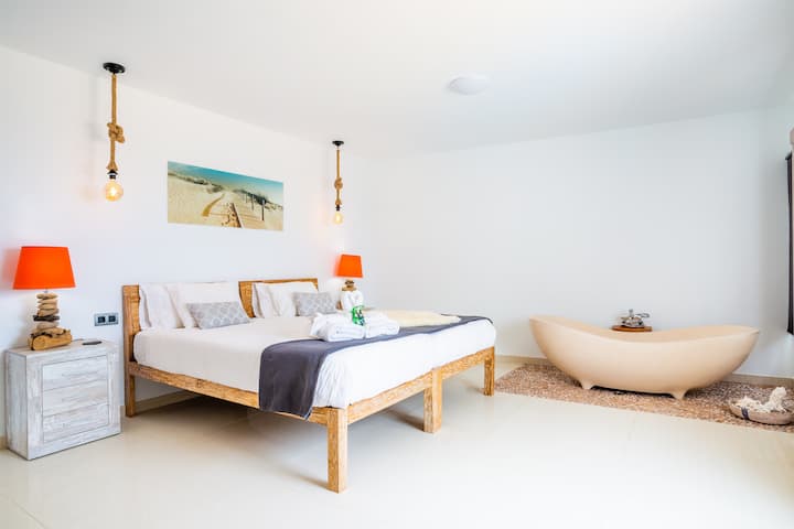 "Monique" Tweepersoonskamer, prachtig uitzicht op zee