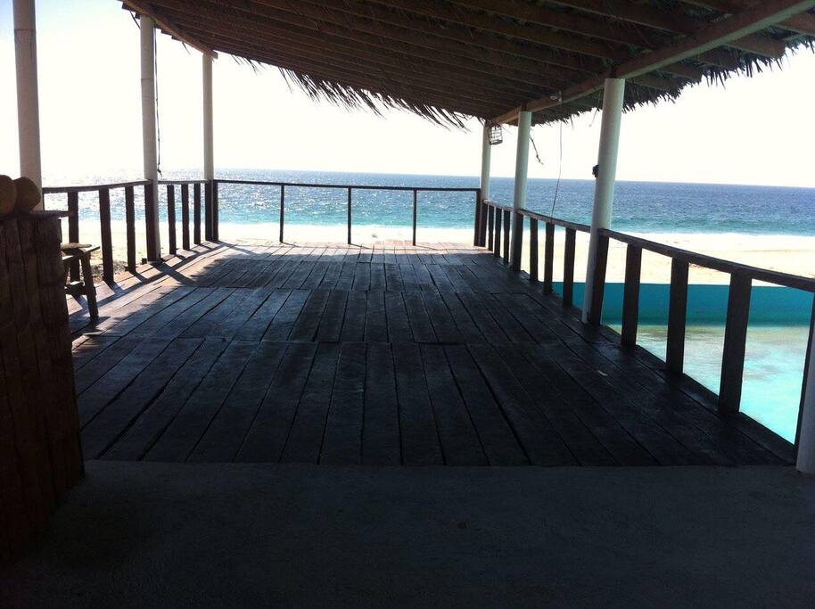 This is the sightseeing of the pool.
Esta es la vista a la playa.