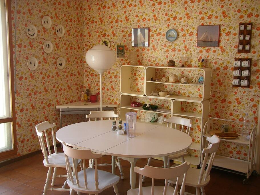 The dining table/Tavolo da pranzo