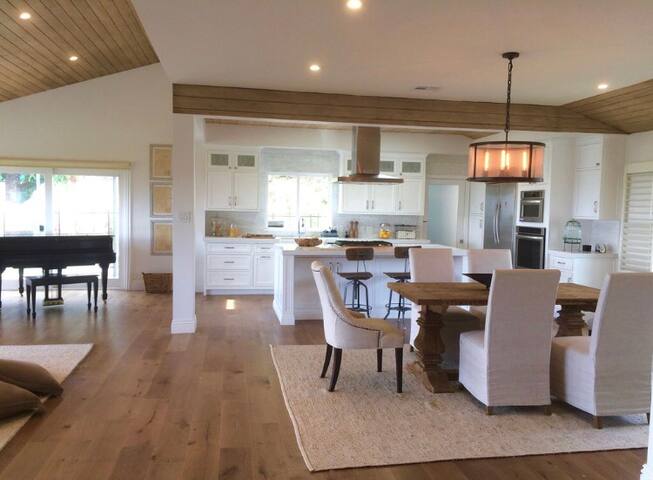 Dream Home , Spectacular City & Mountain Views gallery image 5