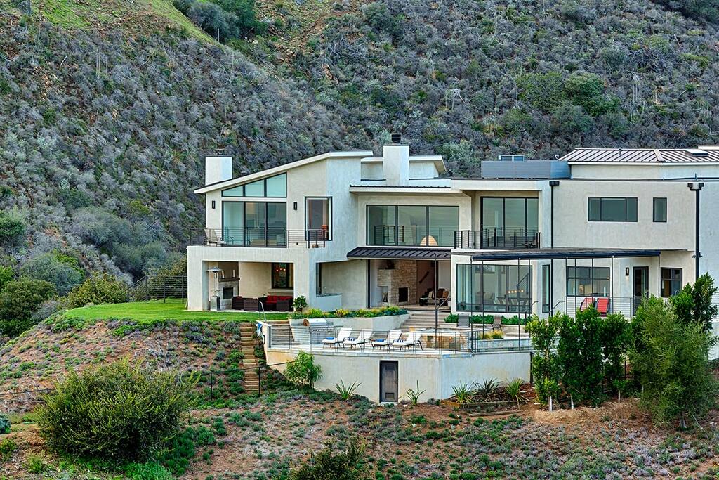 Amazing location, huge villa, private experience!