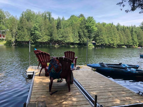 Chaleureux chalet avec foyer au Lac Simon